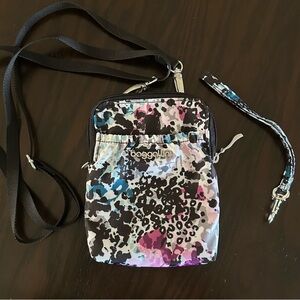 Baggallini Bryant Crossbody Bag in Abstract Cheetah